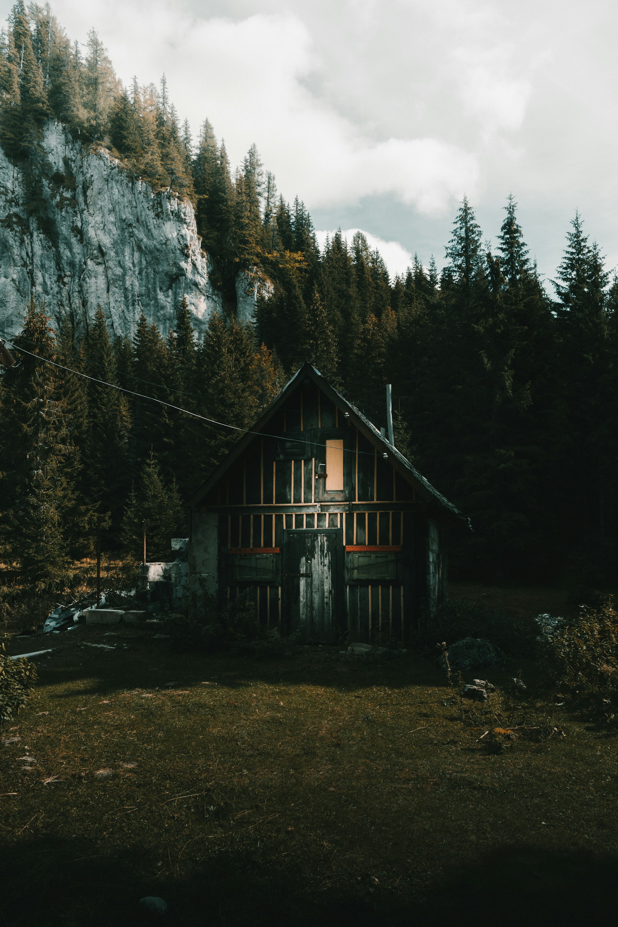 Cabin with a wide mountain view